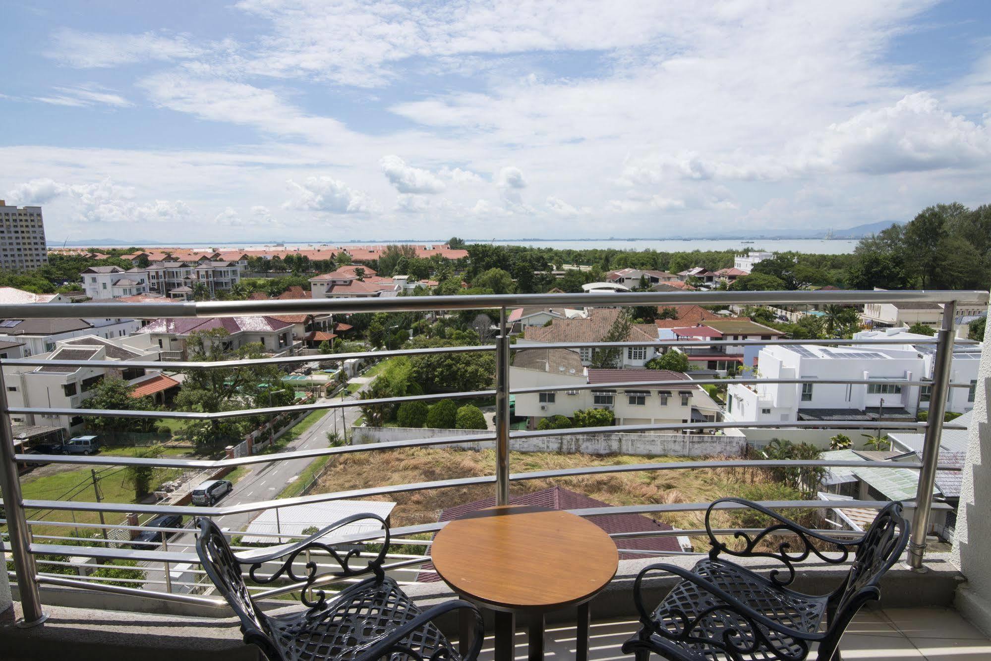 Golden View Serviced Apartments Tanjung Tokong Zewnętrze zdjęcie